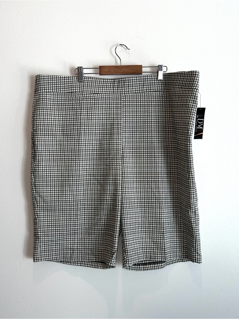Donna Moore Women’s Cream Black Plaid Stretch Pull On Shorts Plus Size 3X NWT